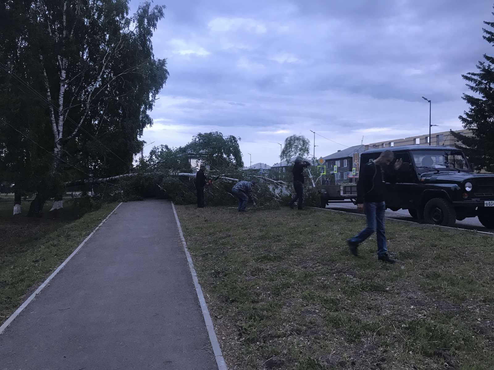 Работа сельсовета кипит даже в выходной день.